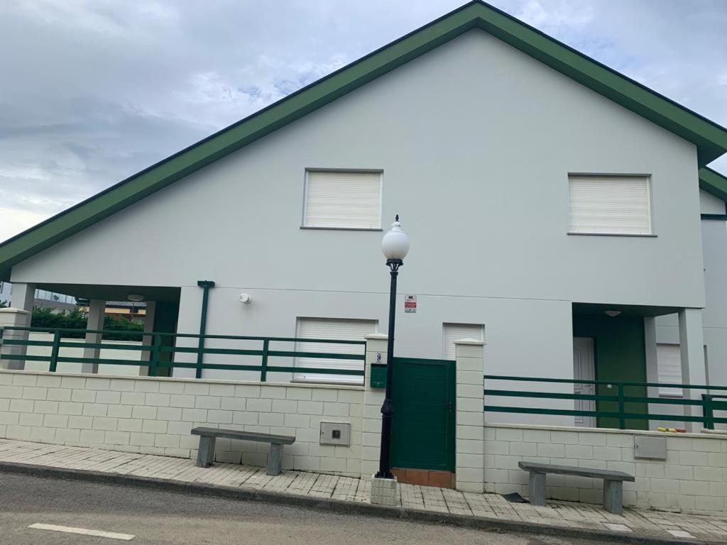 Urbanizacion Mar Cantabrico 巴雷罗斯 外观 照片